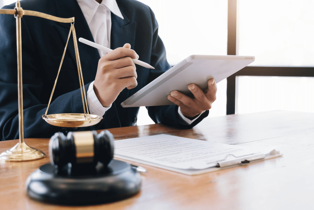 Lease Negotiator or Commercial Lawyer: Who does what?